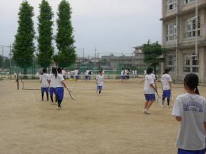女子テニス部のクラブ活動の写真