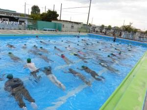 着衣水泳の授業2