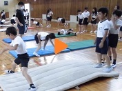 クリックすると動画を再生します