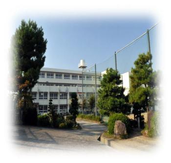 津田中学校全景