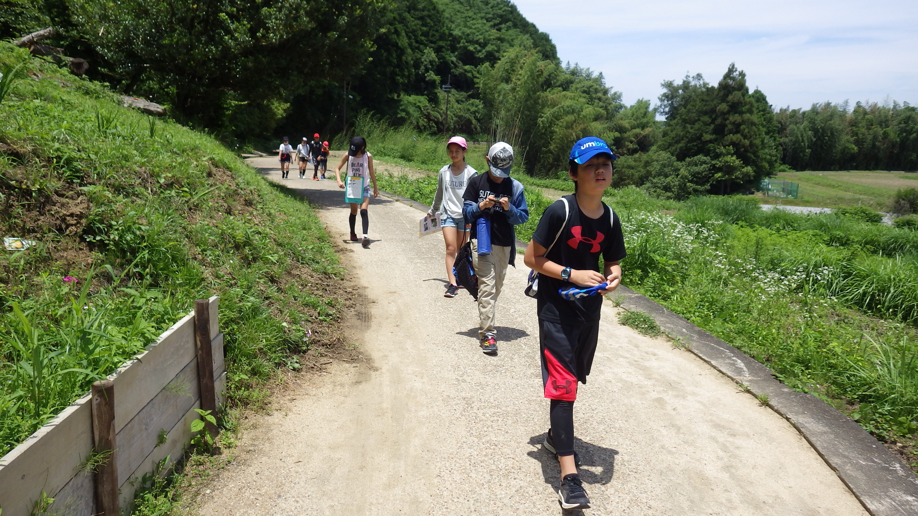 明日香村の大自然の中を歩く