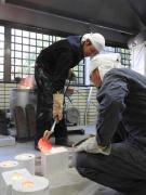 鋳造講座 鋳込みの様子