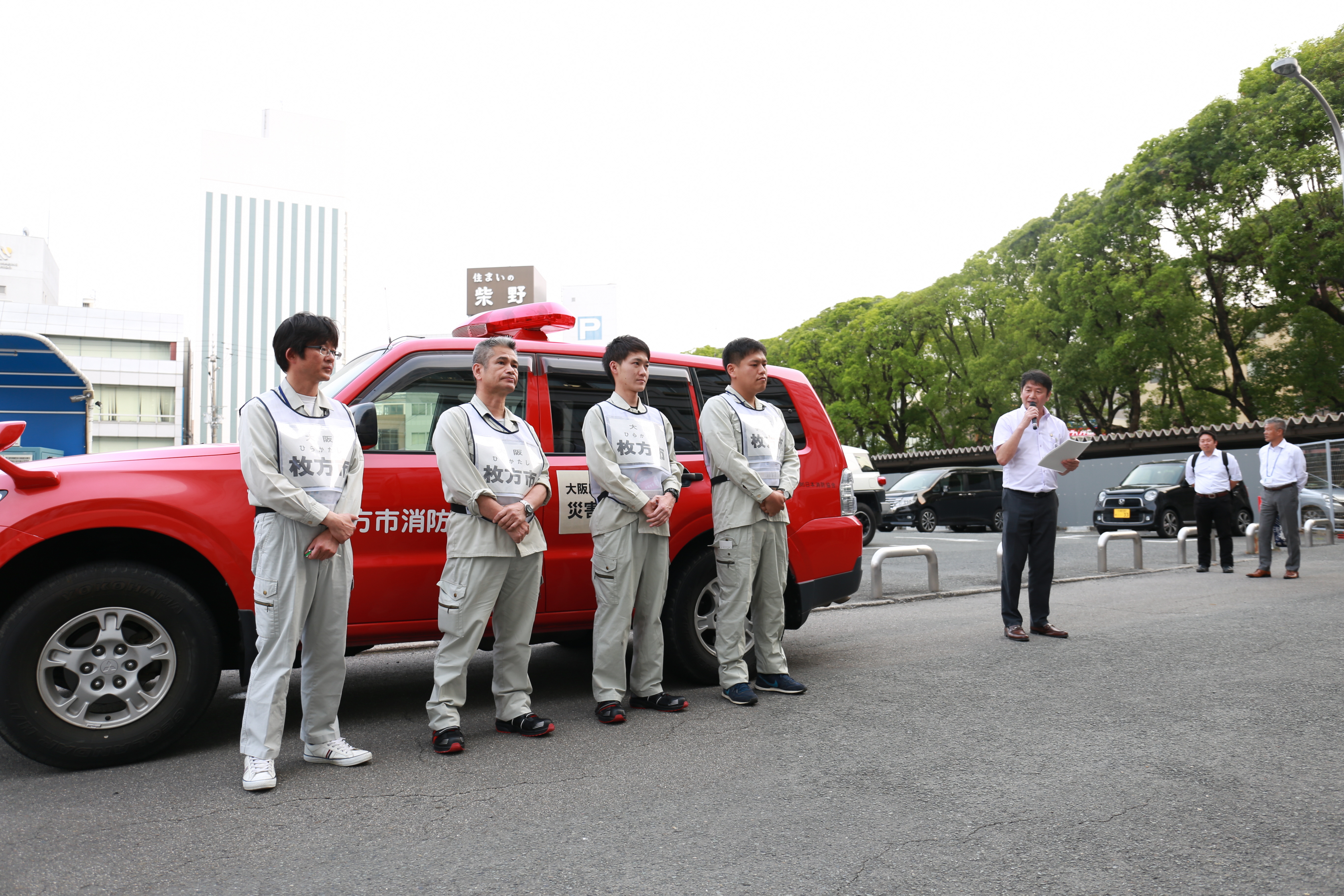 伏見市長は「災害対応の経験を生かして枚方代表として頑張ってきてほしい」と激励されました。