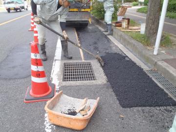 骨材の散布