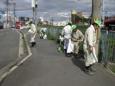 地域清掃の様子