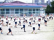 クリックすると3年生の動画を再生します