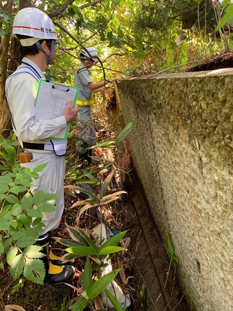 土木班と建築班に分かれて被害の多い沿岸部で応急危険度判定と土木構造物の復旧積算に関する測量などを実施。