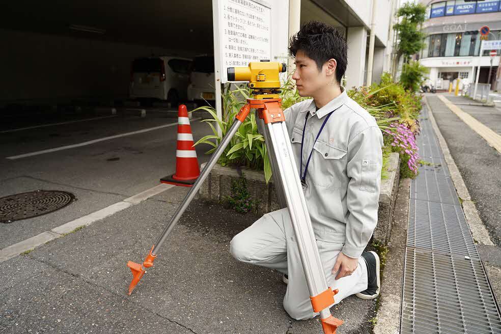 勤務中の写真(建築技術者)