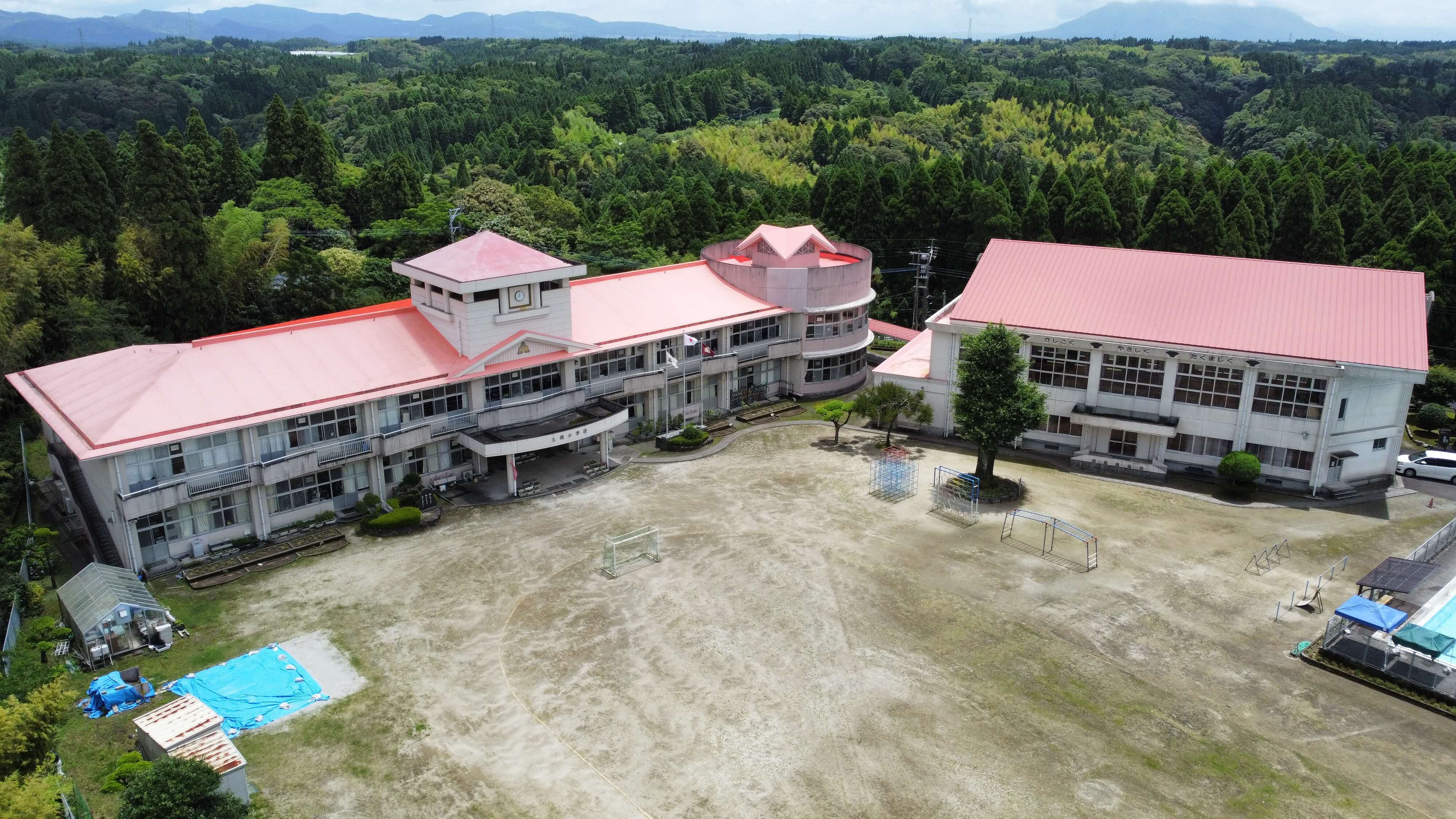 土橋小学校全景2