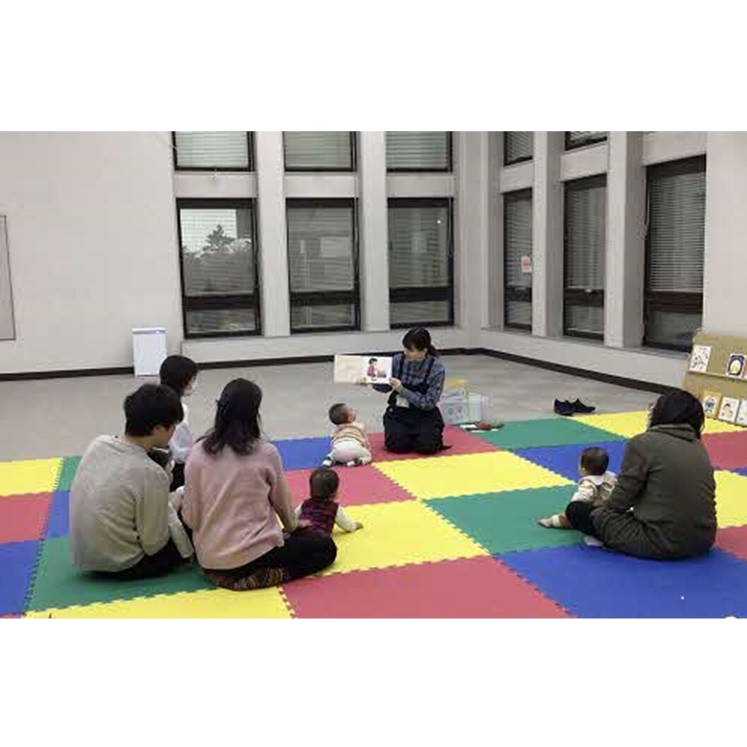絵本の読み聞かせ