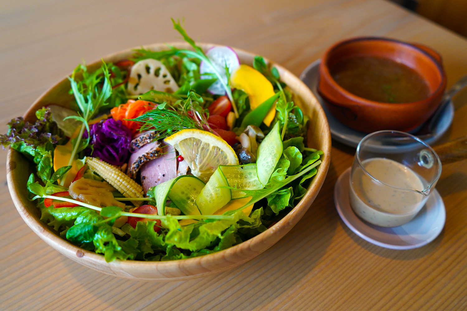 穂谷野菜cafe ツチノトイロハのサラダボウル