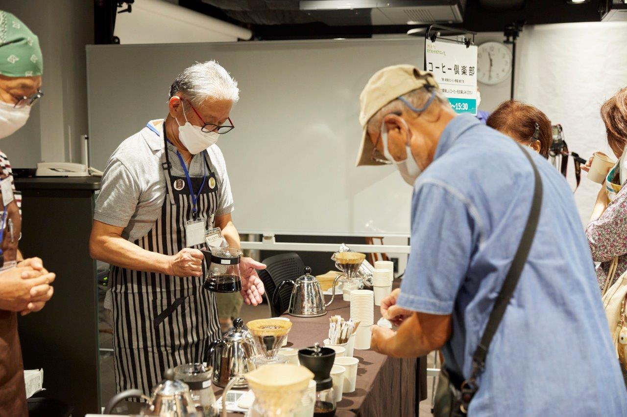 コーヒー提供の様子