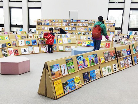 中央図書館内観